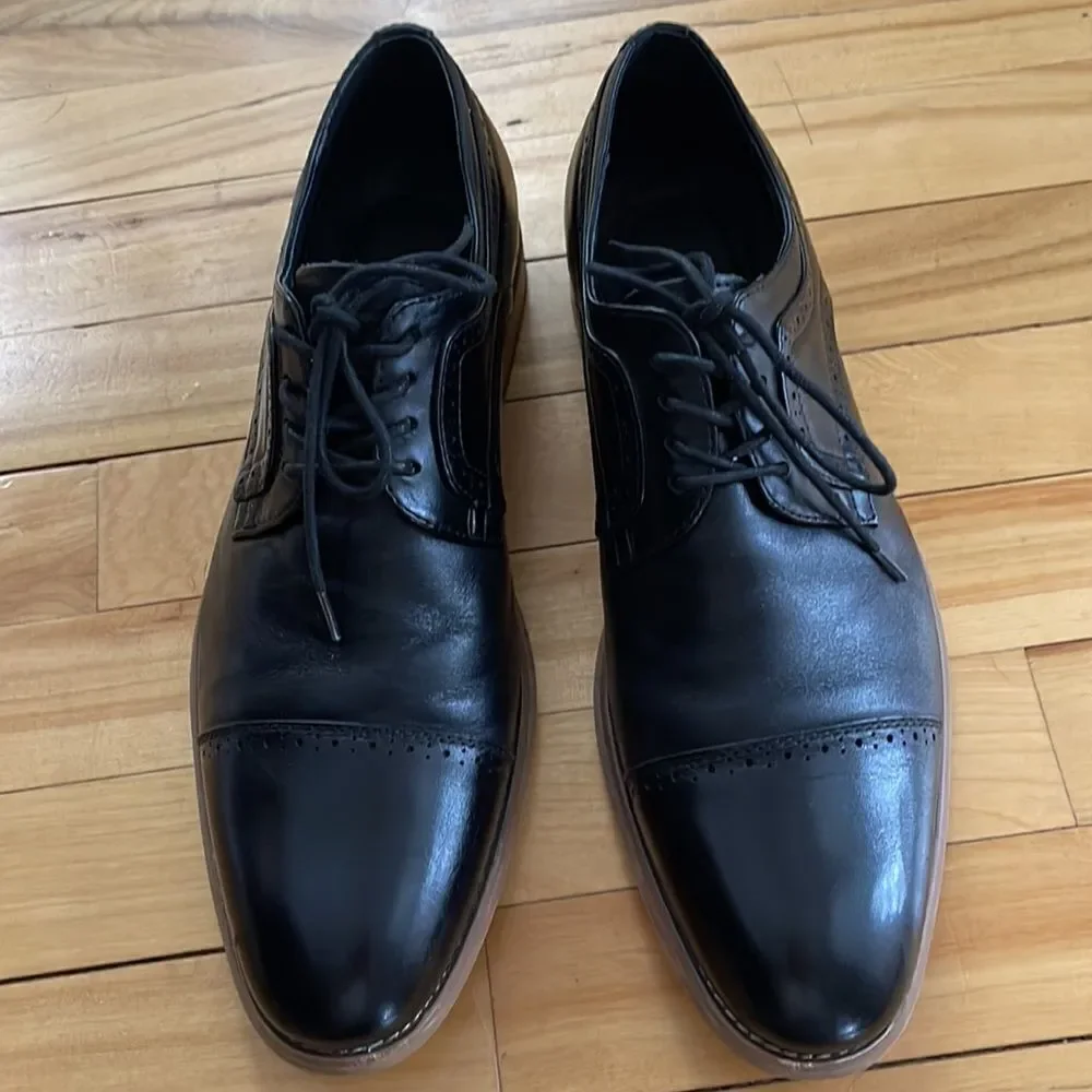 Stacy Adams Dickinson black leather tie cap toe Oxford shoe. Size 9.5.